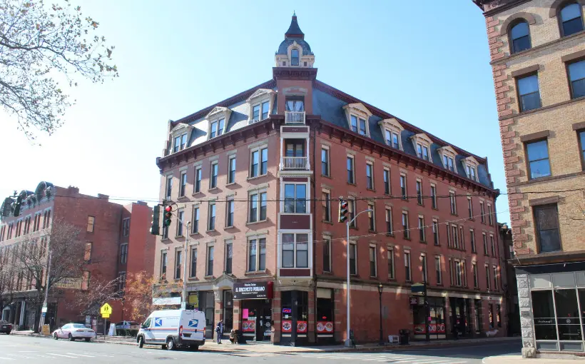 Marcus & Millichap has brokered the sale of a 28-unit apartment property with 6,650 square feet of retail space located at 385 Main Street in Hartford, CT.