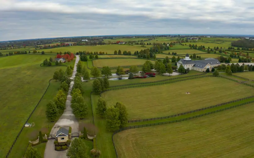 An iconic, 2,300-acre horse farm in Lexington, submarket of Paris, KY is headed for auction on March 28 with opportunities for purchasing subdivision parcels.
