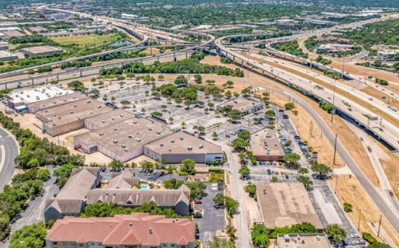 Stockdale Buys Texas Shopping Center for $47.5M
