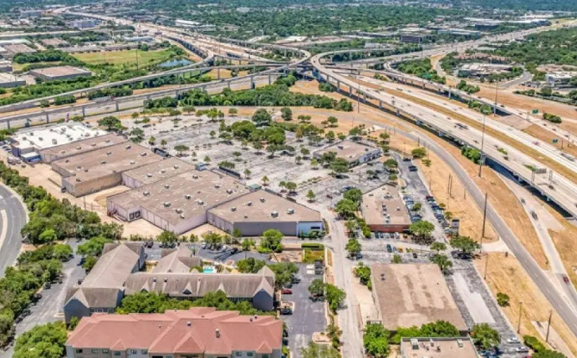 Stockdale Buys Texas Shopping Center for $47.5M