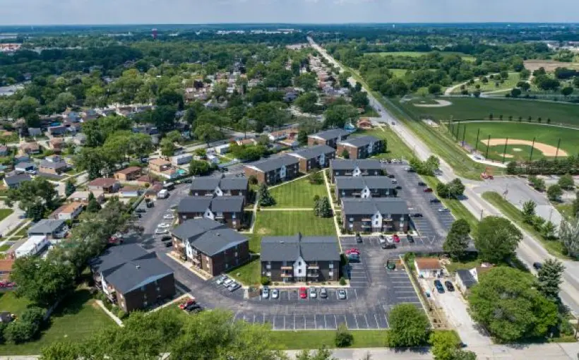 Essex Realty Group arranged the $17.3-million sale of Crestline Villa Apartments located in Alsip, IL