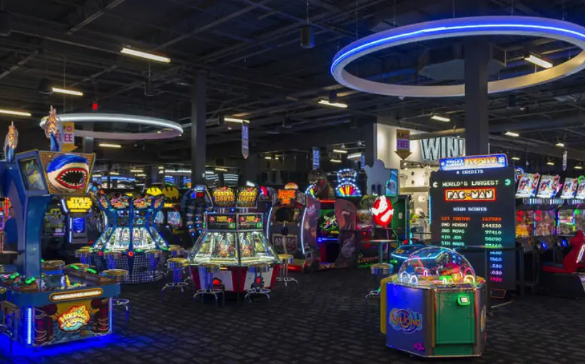 Dave and Busters Building in Lubbock, hiring 175