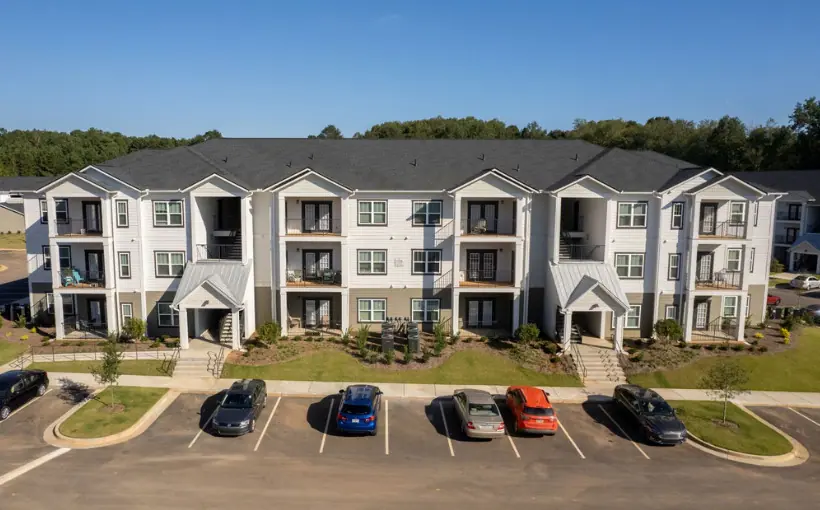 Beacon Real Estate Group has completed its phased acquisition of the Exchange at 1105 apartment community in LaGrange, GA.