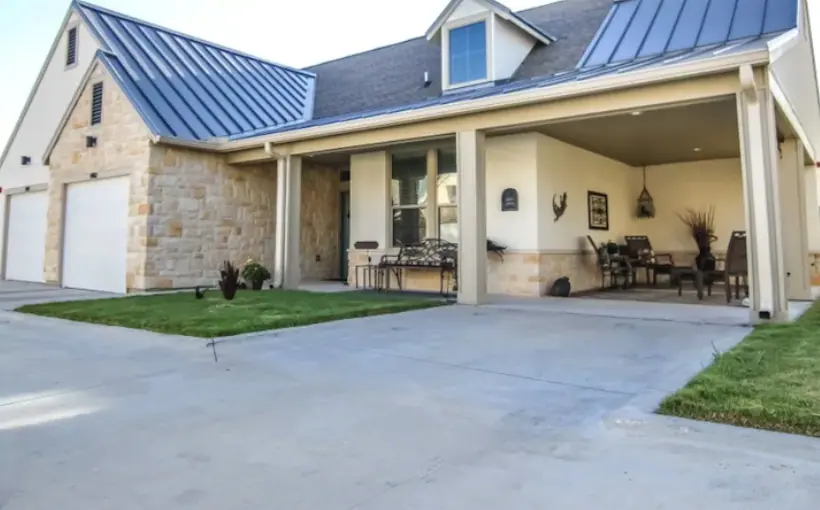 CBRE secures $18 refi loan for Village at the Park Oak Creek Austin