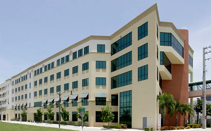JLL Capital Markets has arranged a $16.65 million refinancing for Courthouse Commons, a fully-leased 85,660-square-foot office building in West Palm Beach, FL