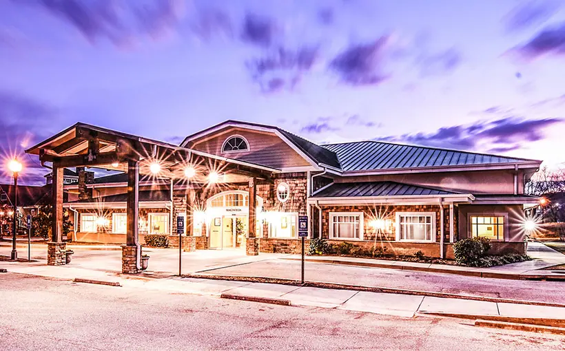 Stonemont Financial Group announced it closed on the acquisition of two oncology centers occupied by Northside Hospital in Greensboro and Hawkinsville, GA.