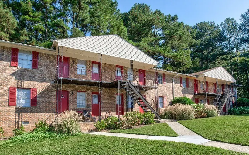 DeVanDylan Capital Partners LLC, a value-add multifamily investor and operator focused on the Southeast, acquired the Willow Park Apartments complex in Forest Park, GA