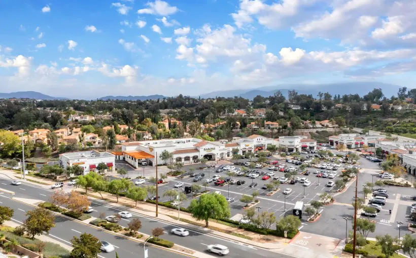 CBRE arranged the $27.7-million sale of a grocery-anchored shopping center in Temecula, California to RA Centers