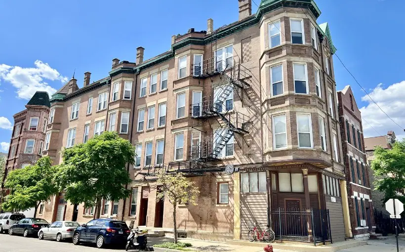 Interra Realty brokered the $4.18-million sale of a three-building, 33-unit mixed-use portfolio in Chicago's Pilsen neighborhood