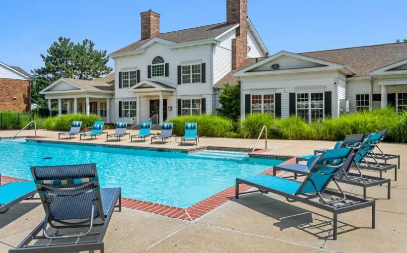 Cushman & Wakefield arranged the sale of Oxford Hills apartments in St. Louis on behalf of Harbor Group International