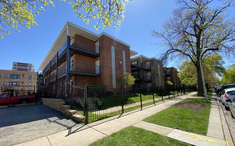 Kiser Group has listed Ravenswood Gardens, a portfolio of seven apartment buildings in Chicago’s Uptown neighborhood, for $20 million