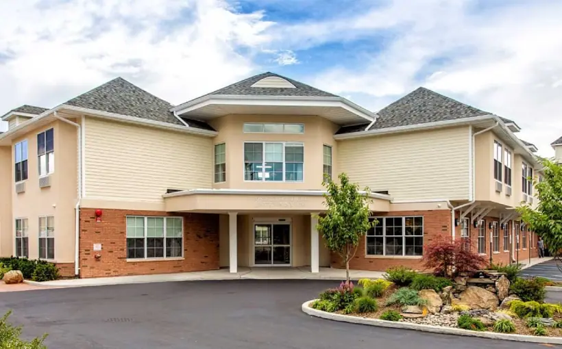 village-green-levittown-outdoor-common-area