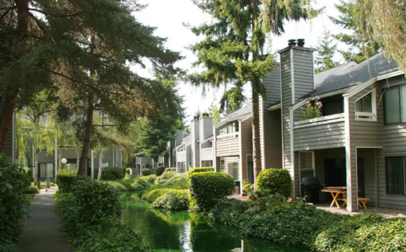 Bellevue_The Lakes Apartments