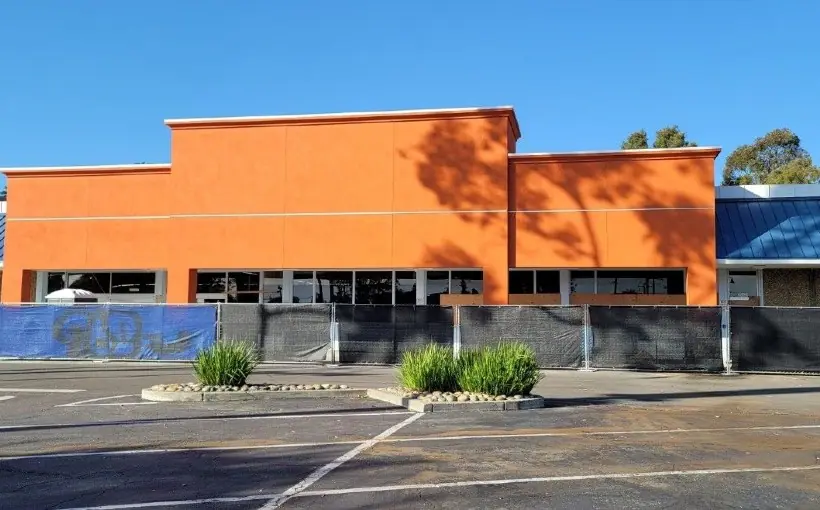 Kimco Realty has signed Las Montañas Supermarket to 23,000 square feet at its Creekside Center shopping center in Hayward, California