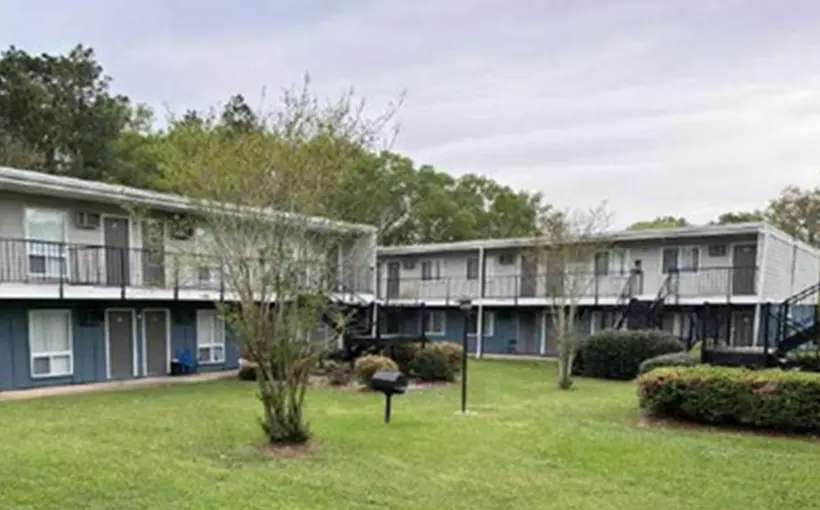 Eastern Union has arranged $14.75 million in refinancing for 214-unit Linx Plaza and 120-unit Plantation apartments