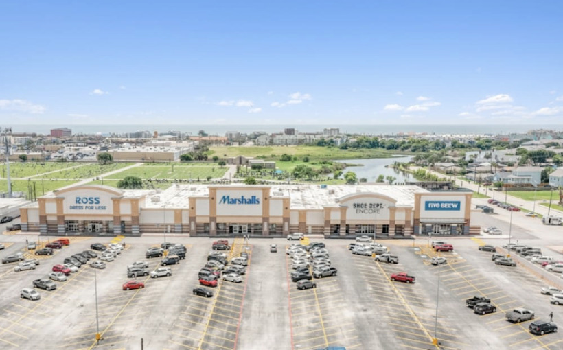 Galveston retail center sells