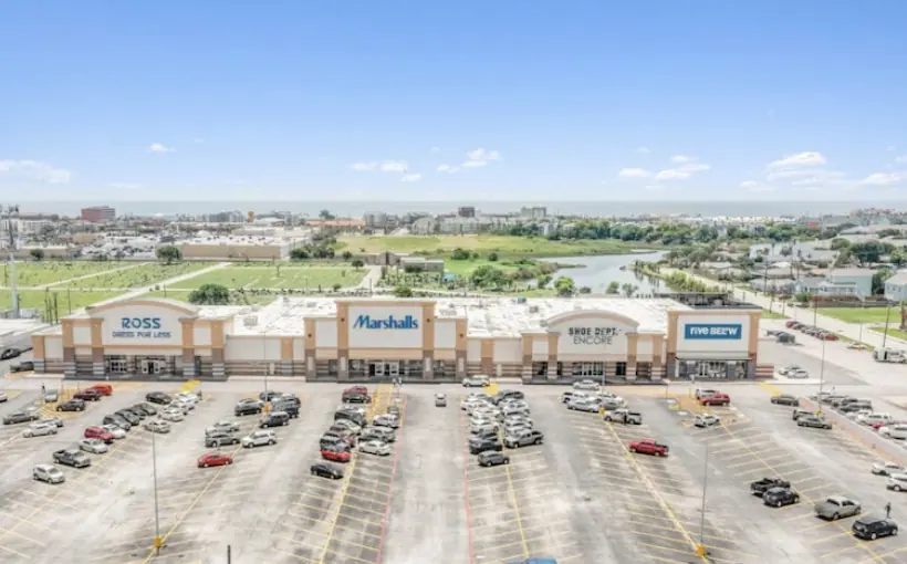 Galveston retail center sells