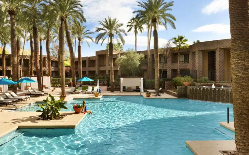 387-room DoubleTree Hilton Paradise Valley sells for $115M