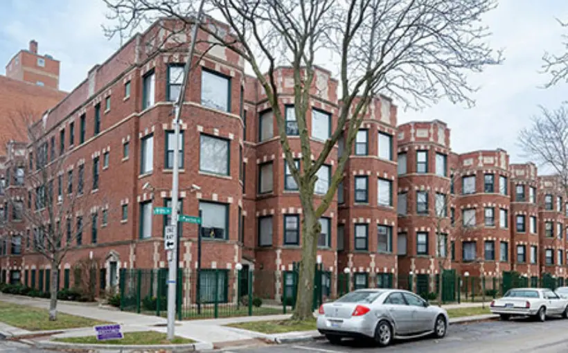 Interra Realty has negotiated the $7.5 million sale of a two-building multifamily portfolio on Chicago’s South Side, near the future Obama Presidential Center.