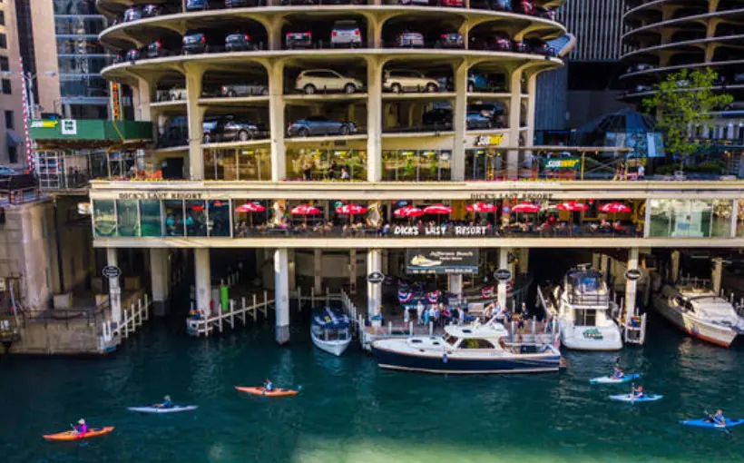 East Coast seafood restaurant Legal Sea Foods, is opening its 25th location and the first one in Illinois, at the Marina City Towers on the Chicago River