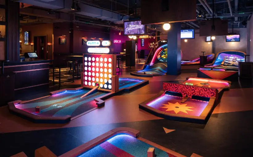 Puttshack Interior (1)
