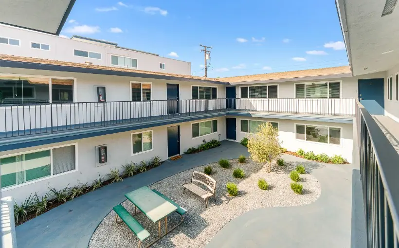 Stepp Commercial Group completed the $7.165-million sale of Park Villa Apartment Homes in Long Beach, CA