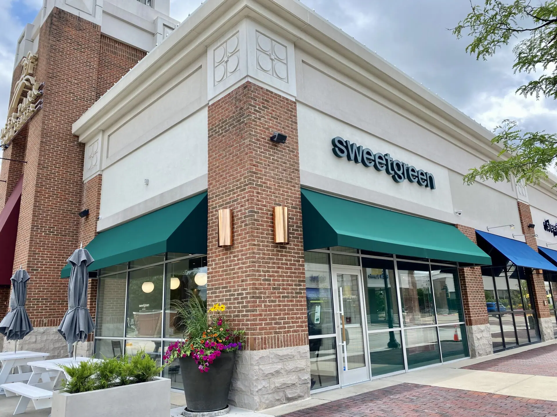 Three New Tenants Join JLL-Managed Deer Park Town Center