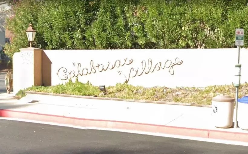CA Calabasas Village Mobile Estates gateway