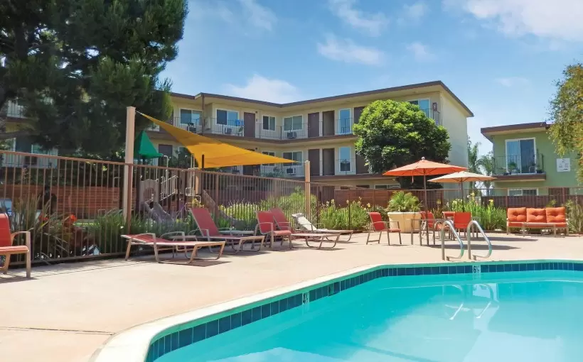 CA Citrus Court Apartments Whittier