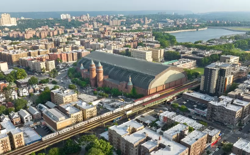 NYCEDC-Kingsbridge-Armory-Aerial-Header-5×7-cc
