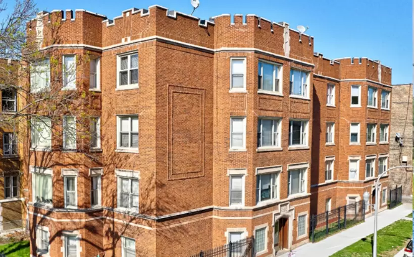 Monarch Negotiates Sale of 13-Unit South Shore Apartment Building