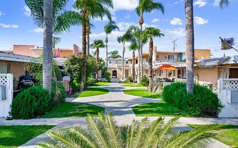 CA 1121 W Fay Ln 1125 Anaheim