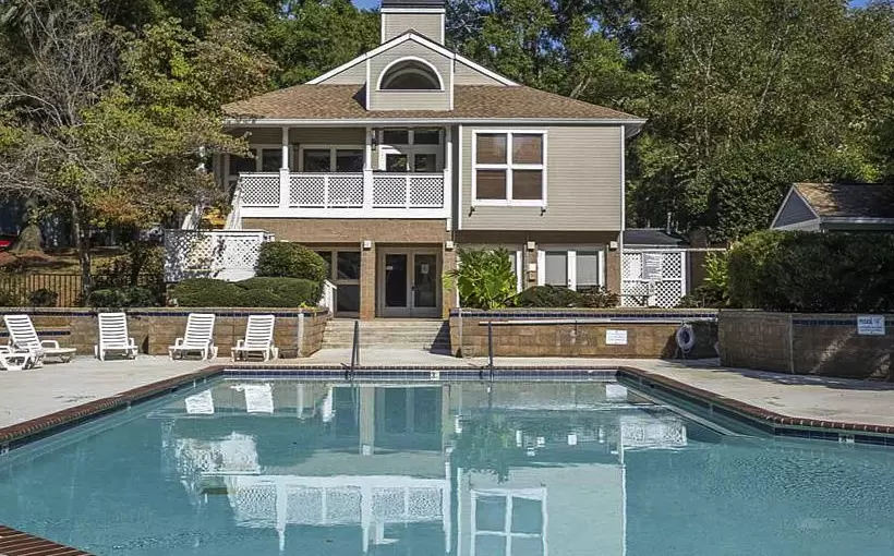 FriedLam acquires 2 Charlotte apartment complexes