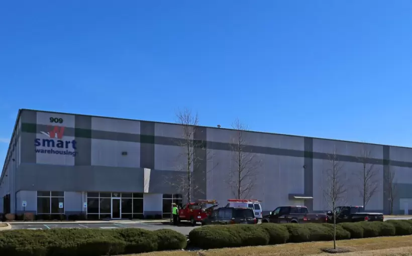 Smart Warehousing Renews 200K SF Lease with Lee & Associates