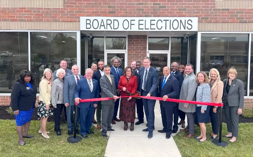 BOE Ribbon Cutting (1)