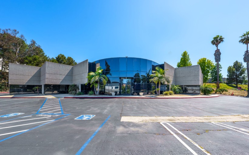 CA 2440 Grand Avenue Vista