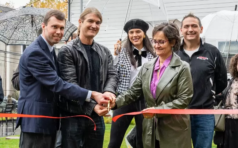 U346 Ribbon Cutting- crop (1)