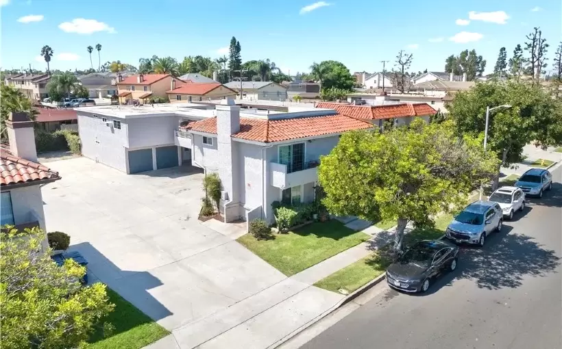 CA 7872 Liberty Drive Huntington Beach