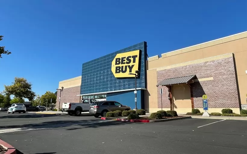 CA The Plaza retail center Auburn CA