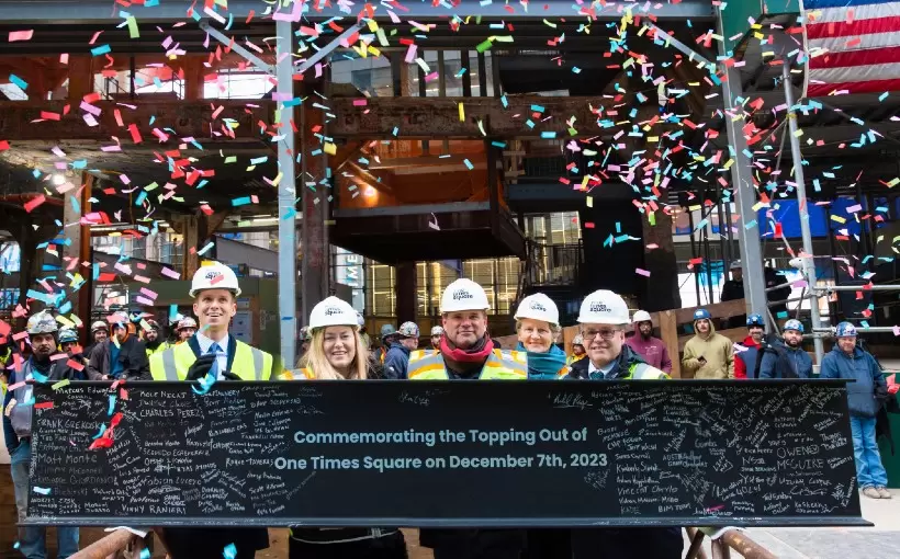 One Times Square Topping Out 3 (1)