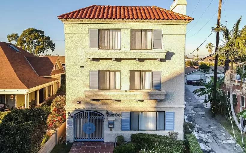CA 2203 East Bermuda Street Long Beach