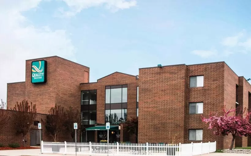 Quality Suites_Lansing_Marcus&Millichap
