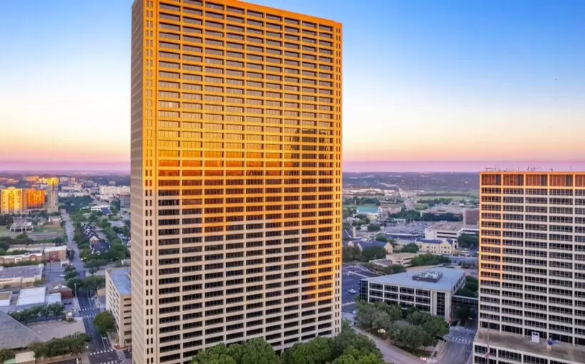 FW's Burnett Plaza faces foreclosure