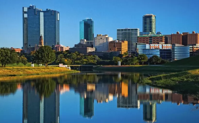 Trademark building 300 apartments on Trinity River