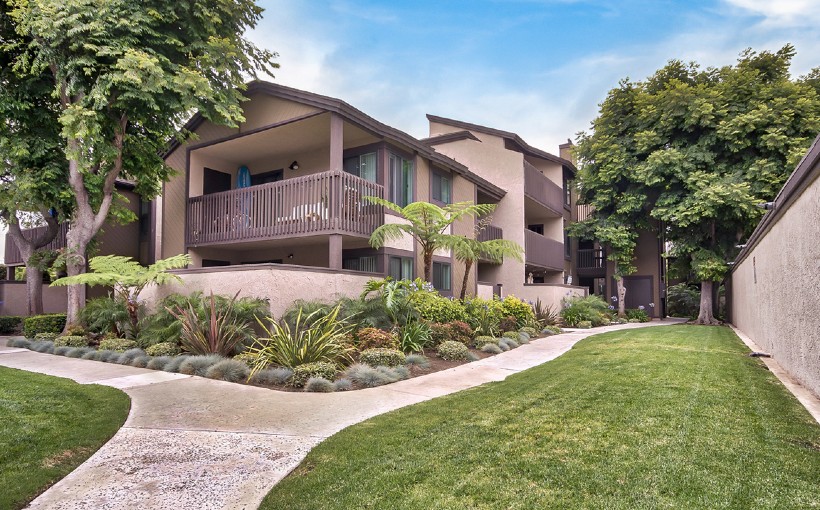 CA Beachpoint Apartments Huntington Beach