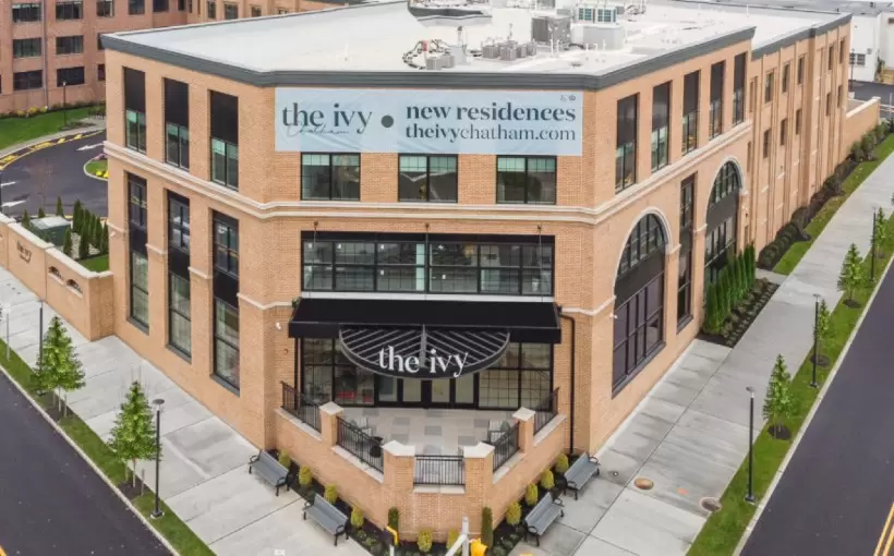 the-ivy-exterior-sm (1)