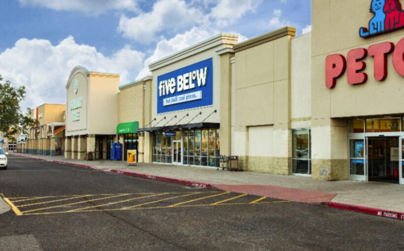 Laredo's Rio Norte Shopping Center trades