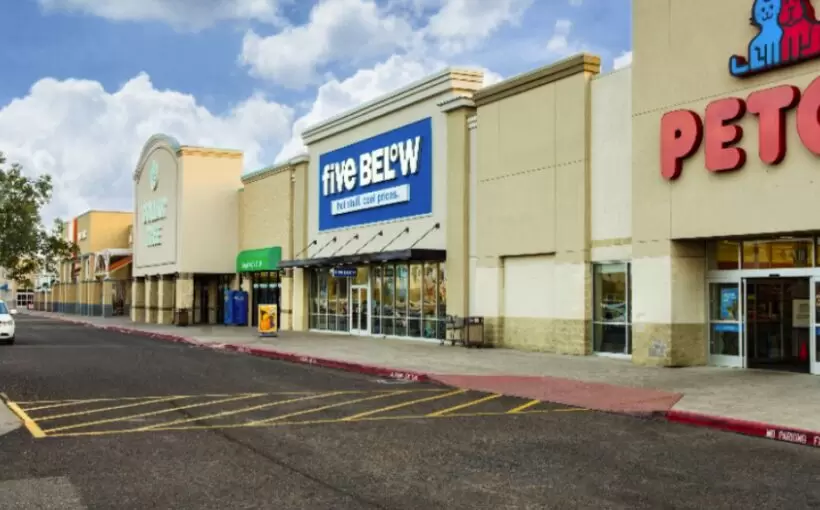 Laredo's Rio Norte Shopping Center trades