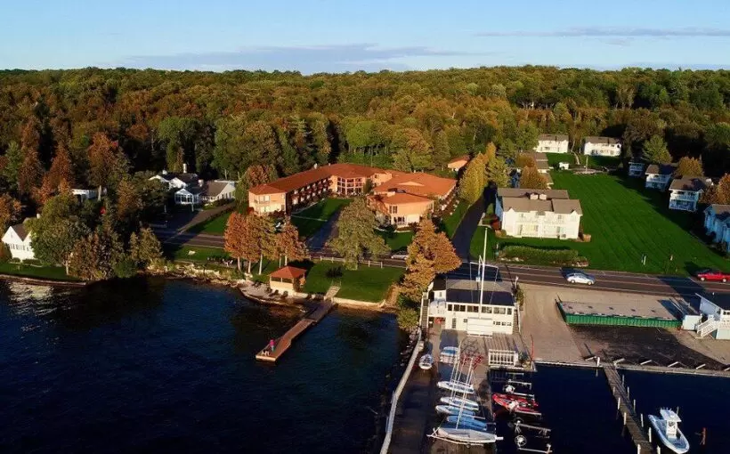 Pine Grove Hotel_Marcus&Millichap_WI