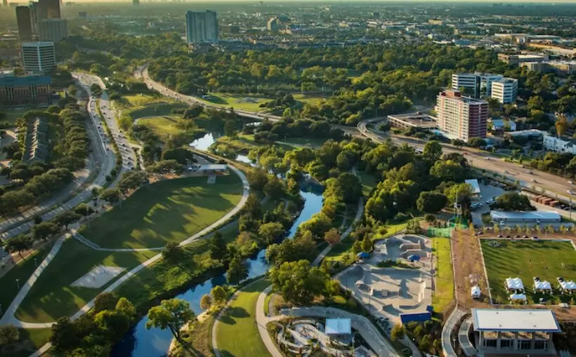 $310M Buffalo Bayou lands first apartments